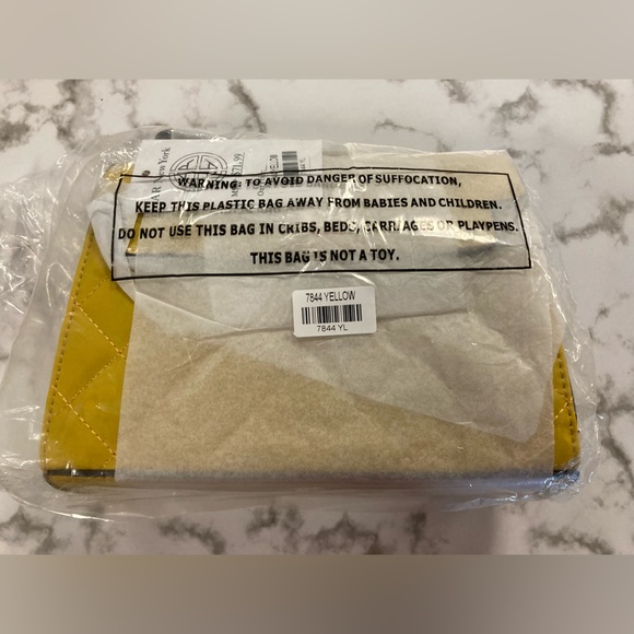 💛TODAY***$15***Designer vegan leather quilted crossbody bag was $48 - Picture 7 of 7